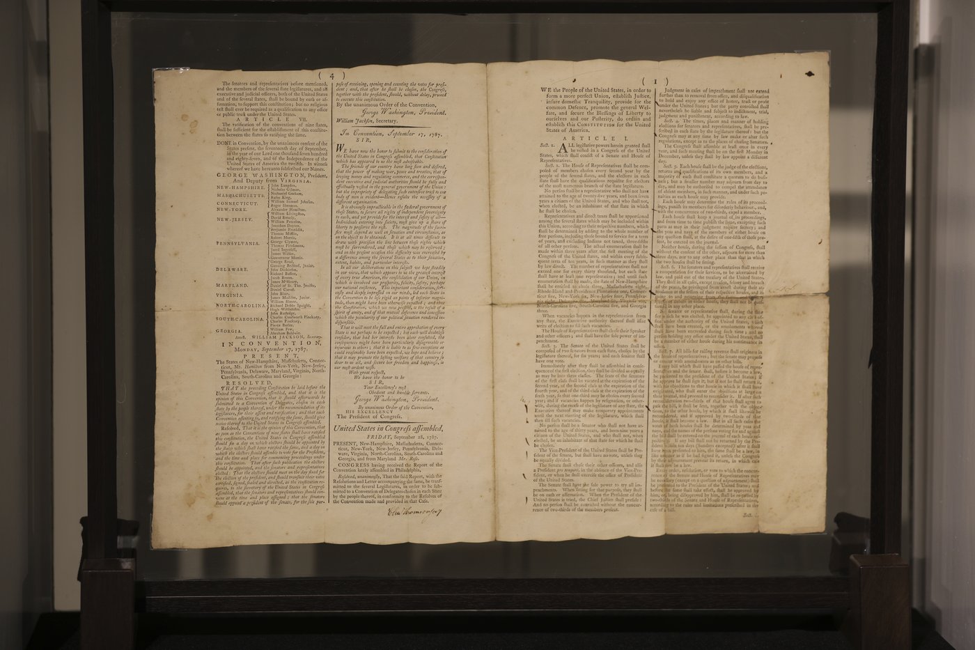 A rare copy of the US Constitution sells for $9 million at auction | iNFOnews.ca