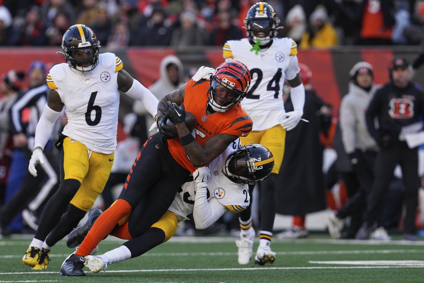 Russell Wilson throws for a season-high 414 yards and 3 TDs as the Steelers top the Bengals 44-38 | iNFOnews.ca Russell Wilson throws for a season-high 414 yards and 3 TDs as the Steelers top the Bengals 44-38 | iNFOnews.ca