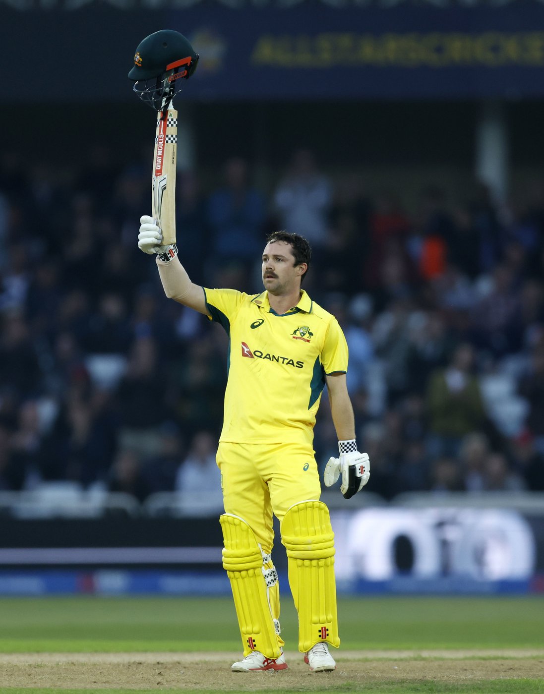 Travis Head smashes career-best 154 not out as Australia chases down 316 to beat England in 1st ODI | iNFOnews.ca