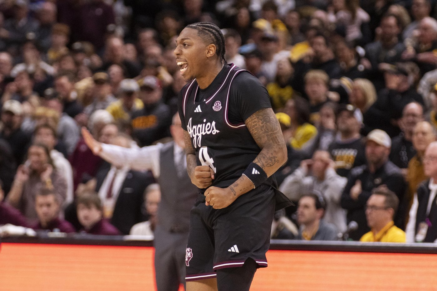 Taylor's 3-pointer with 2.1 seconds left leads No. 10 Texas A&M past No. 15 Missouri 67-64 | iNFOnews.ca