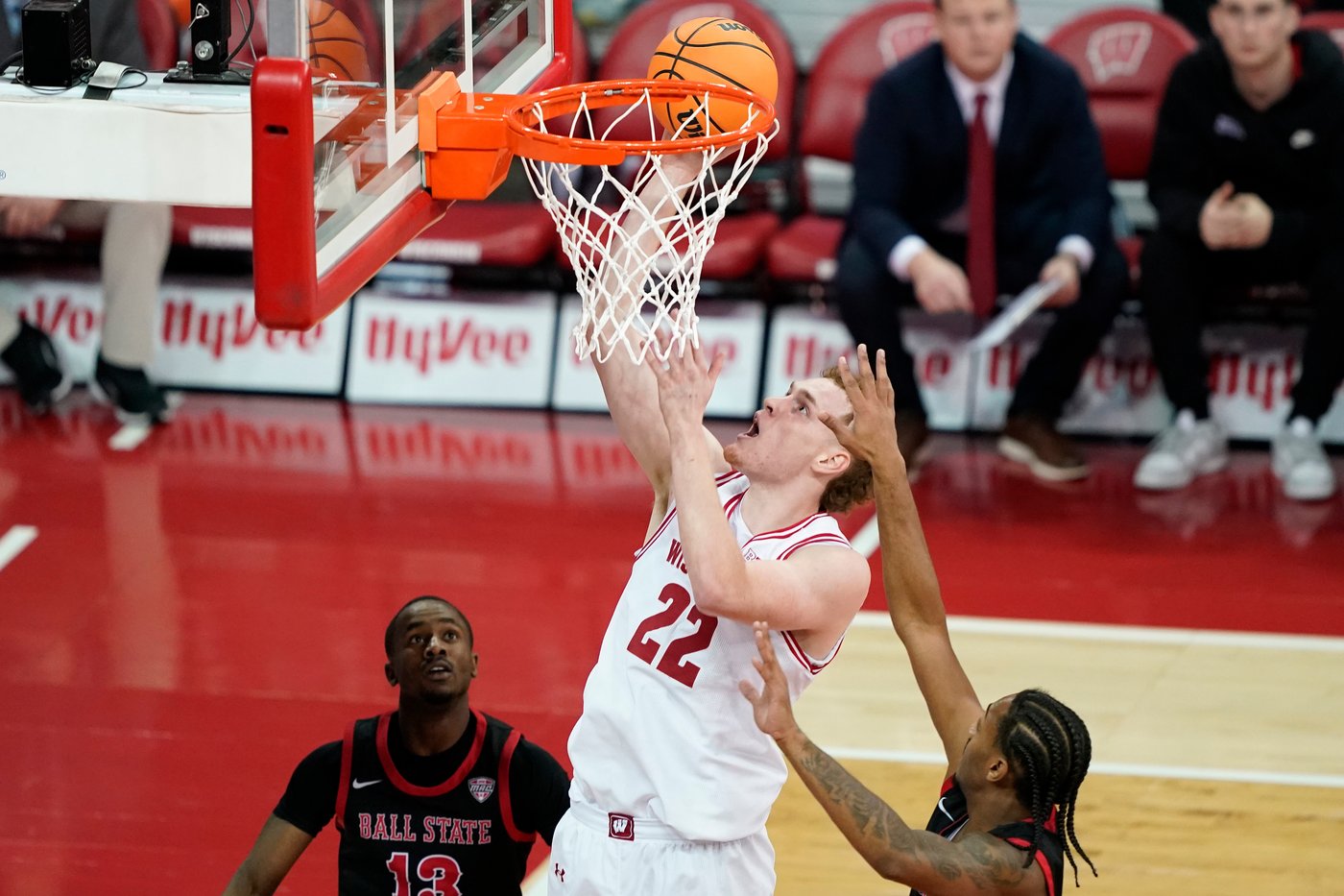 Winter's double-double helps No. 24 Wisconsin trounce Ball State 86-55 | iNFOnews.ca