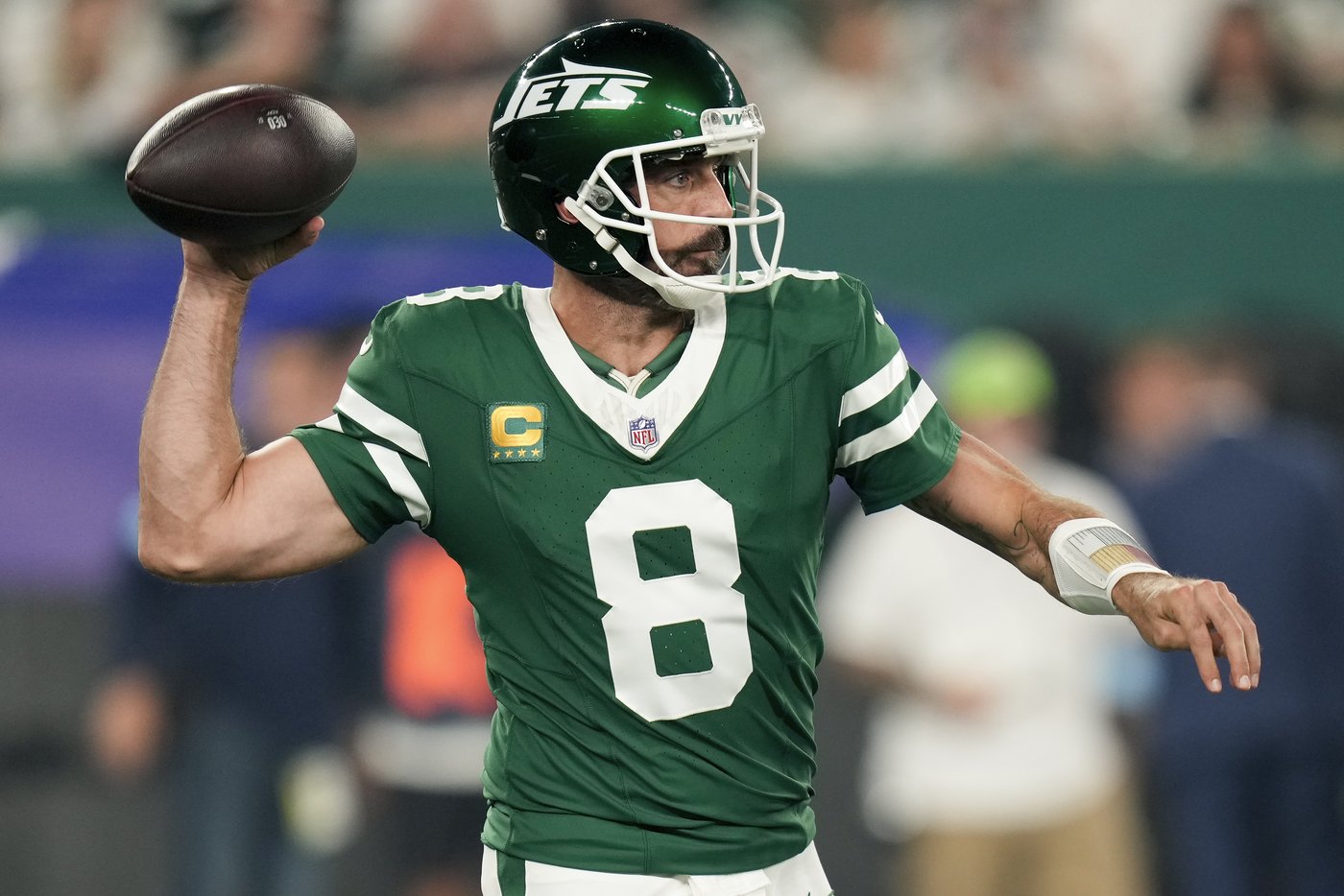 Jets' Aaron Rodgers returns to huge cheers for 1st home game since Achilles tendon injury last year | iNFOnews.ca Jets' Aaron Rodgers returns to huge cheers for 1st home game since Achilles tendon injury last year | iNFOnews.ca