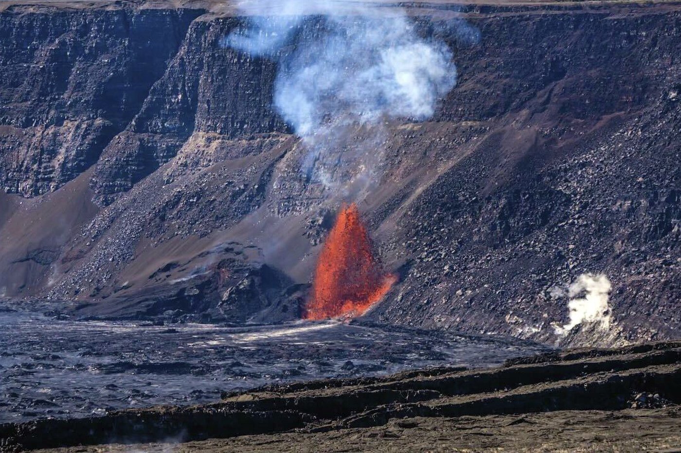 Hawaii's Kilauea volcano is spewing lava once again | iNFOnews.ca Hawaii's Kilauea volcano is spewing lava once again | iNFOnews.ca