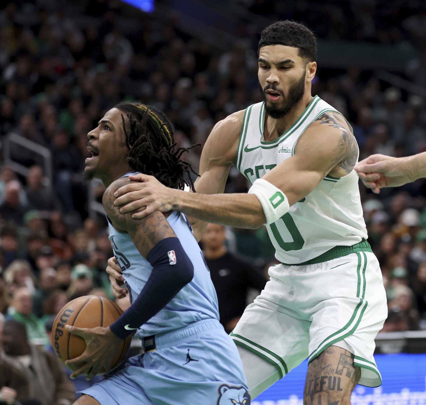 Ja Morant scores 32 to help Grizzlies beat Celtics 127-121 and snap 10-game losing streak in Boston | iNFOnews.ca