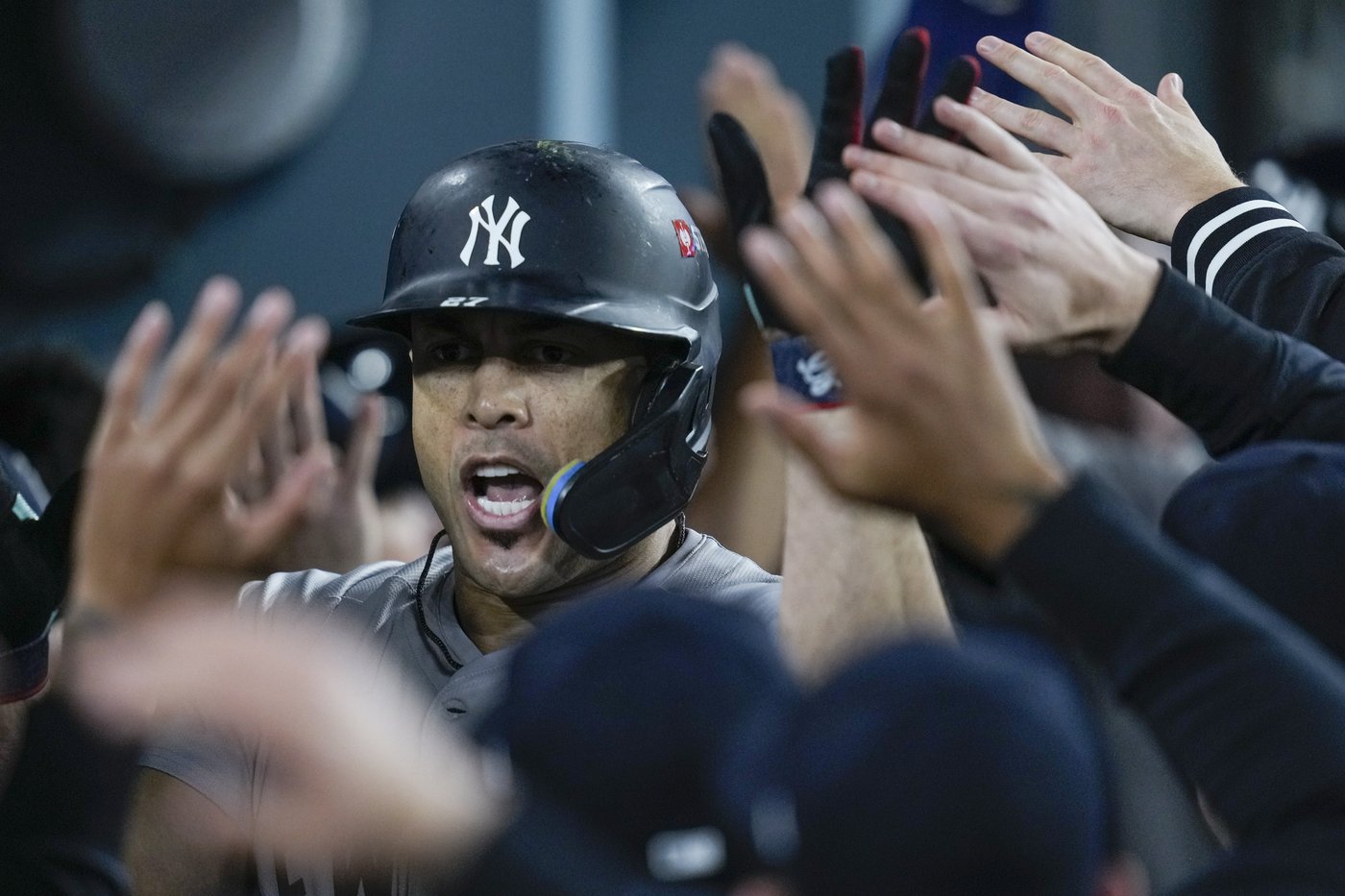 Freeman hits 1st game-ending slam in World Series history as Dodgers top Yankees 6-3 in opener | iNFOnews.ca