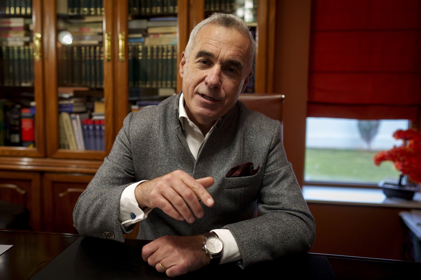 Romania's surprise front-runner says he's not pro-Russia. But Romania alleges he had Moscow's help | iNFOnews.ca Romania's surprise front-runner says he's not pro-Russia. But Romania alleges he had Moscow's help | iNFOnews.ca