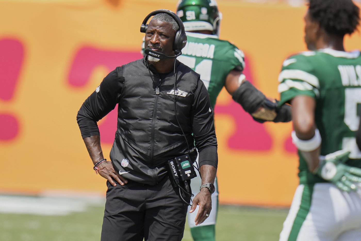 Aaron Glenn's viral dance moves sparked mixed reactions, but Jets coach says he'll always be himself | iNFOnews.ca
