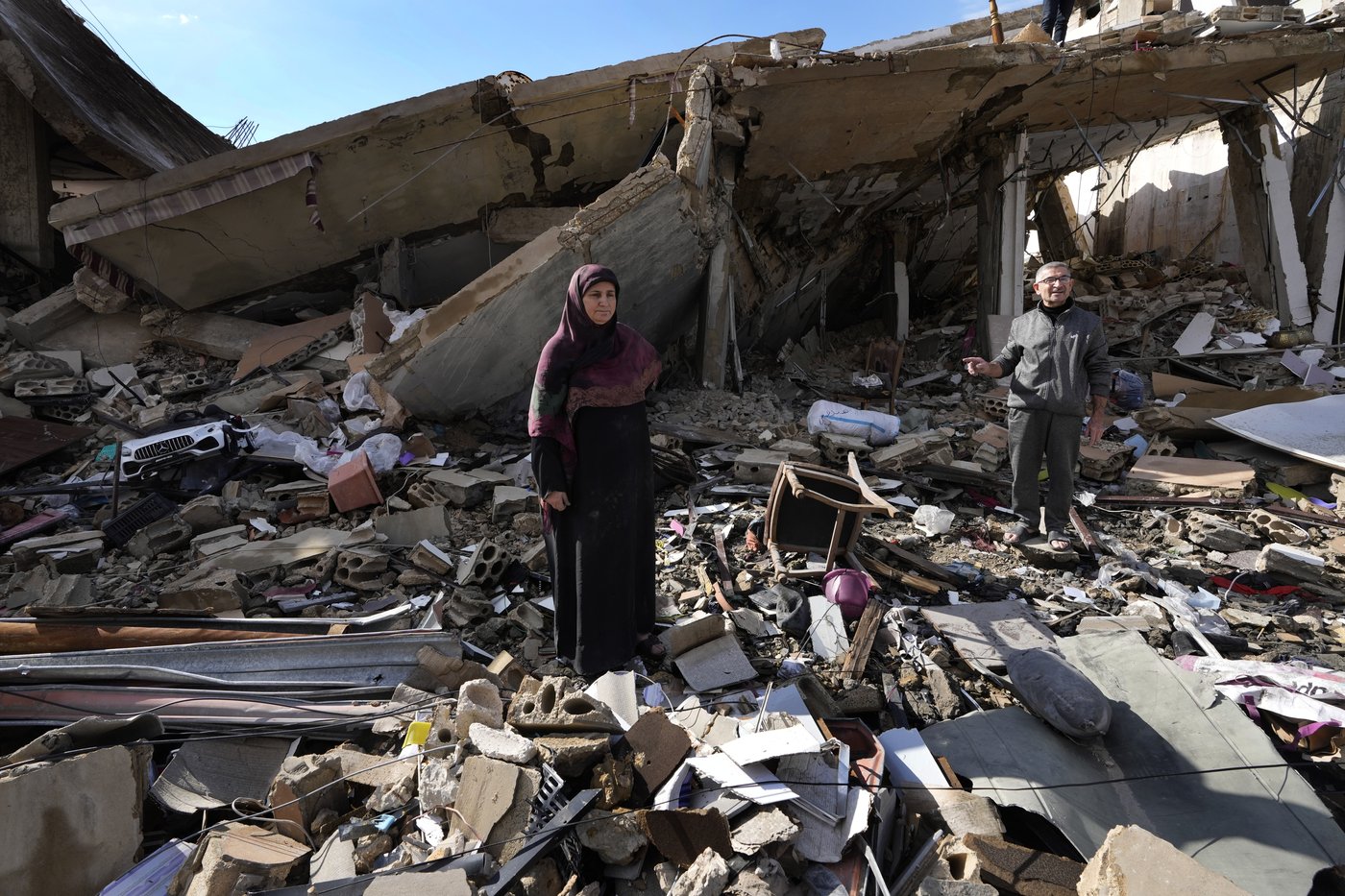 Displaced families in Lebanon who return home are faced with piles of rubble | iNFOnews.ca