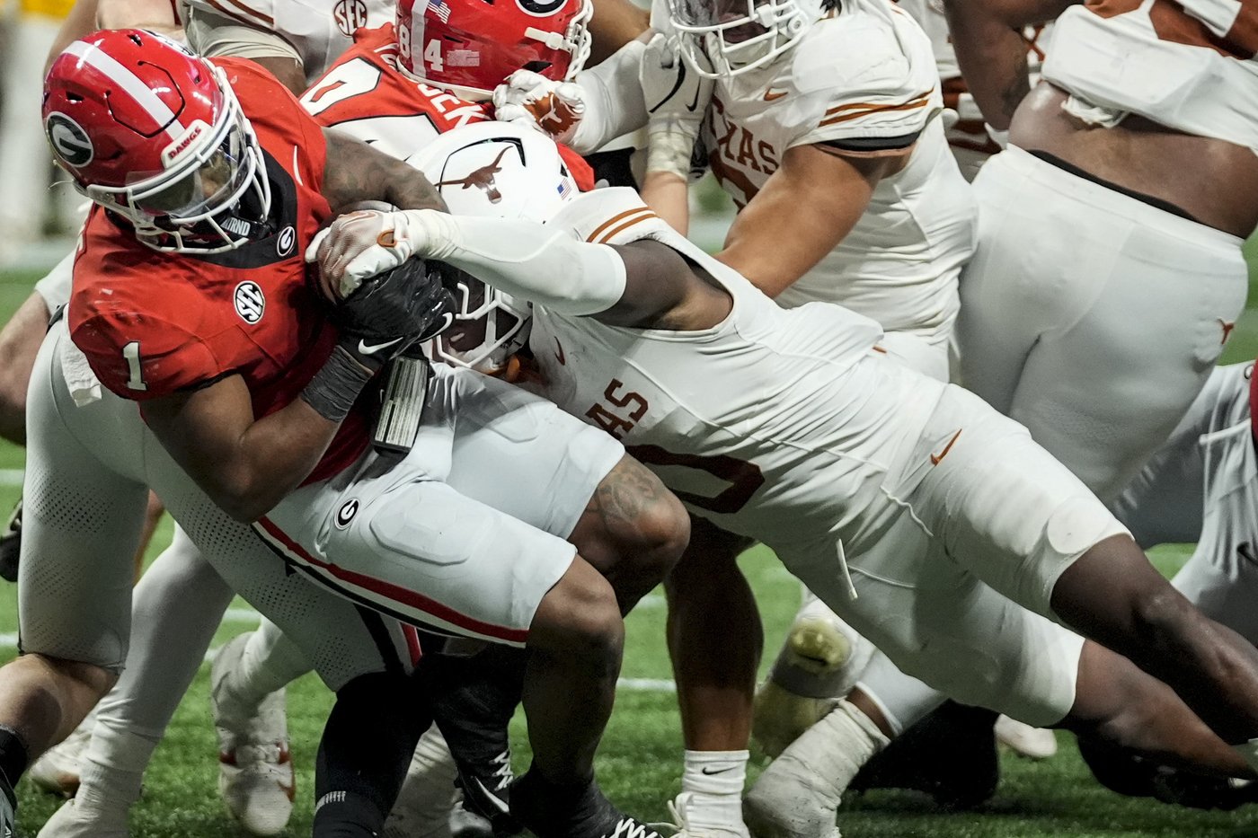 No. 5 Georgia pulls off another overtime stunner, beating No. 2 Texas 22-19 for SEC title | iNFOnews.ca No. 5 Georgia pulls off another overtime stunner, beating No. 2 Texas 22-19 for SEC title | iNFOnews.ca