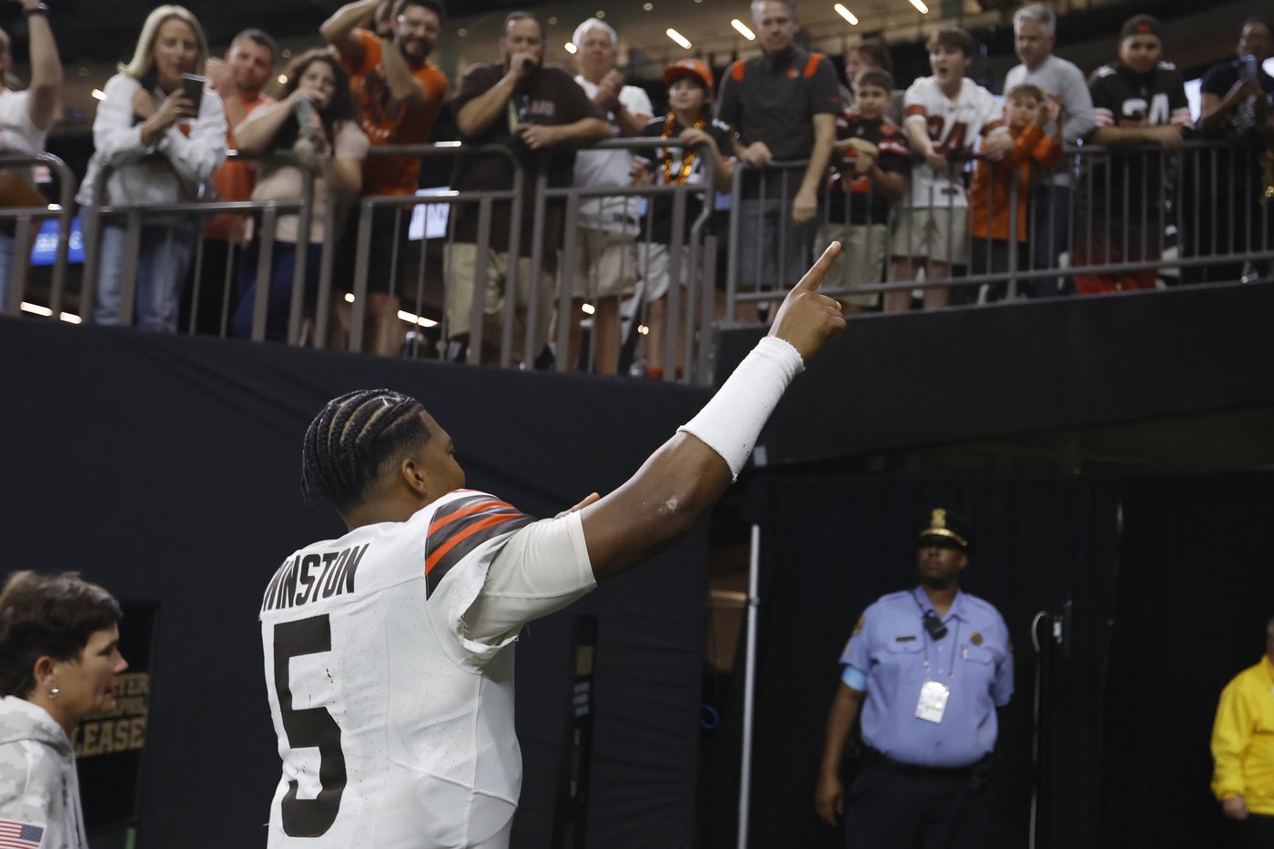 Taysom Hill runs for 3 TDs as the Saints top Jameis Winston and the struggling Browns 35-14 | iNFOnews.ca Taysom Hill runs for 3 TDs as the Saints top Jameis Winston and the struggling Browns 35-14 | iNFOnews.ca