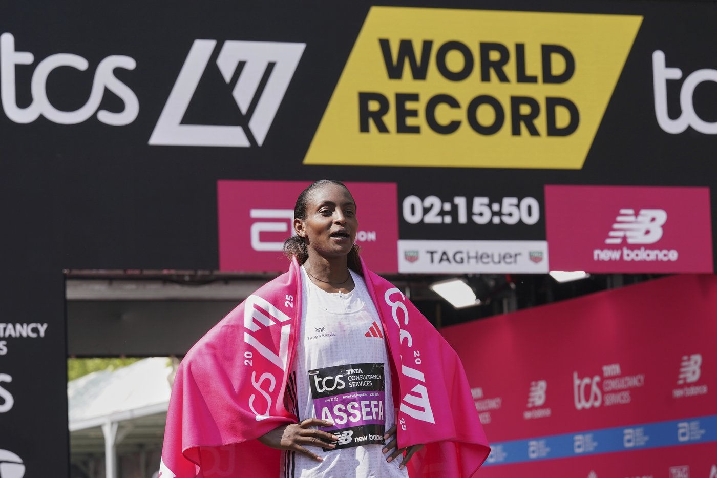 Assefa sets women's only record to win London Marathon women's race after late breakaway | iNFOnews.ca Assefa sets women's only record to win London Marathon women's race after late breakaway | iNFOnews.ca
