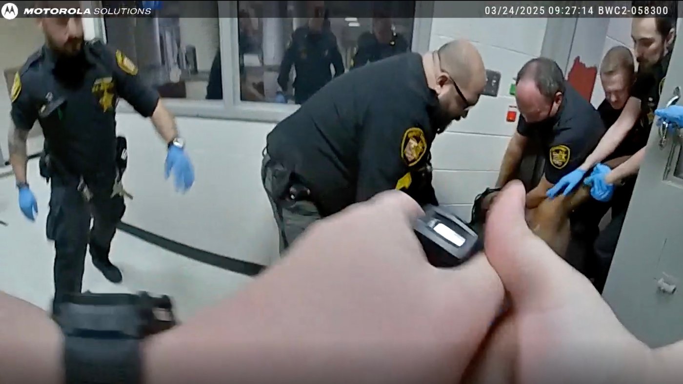 Ohio county agrees to $7M settlement over man's death after jail guards restrained him, family says | iNFOnews.ca