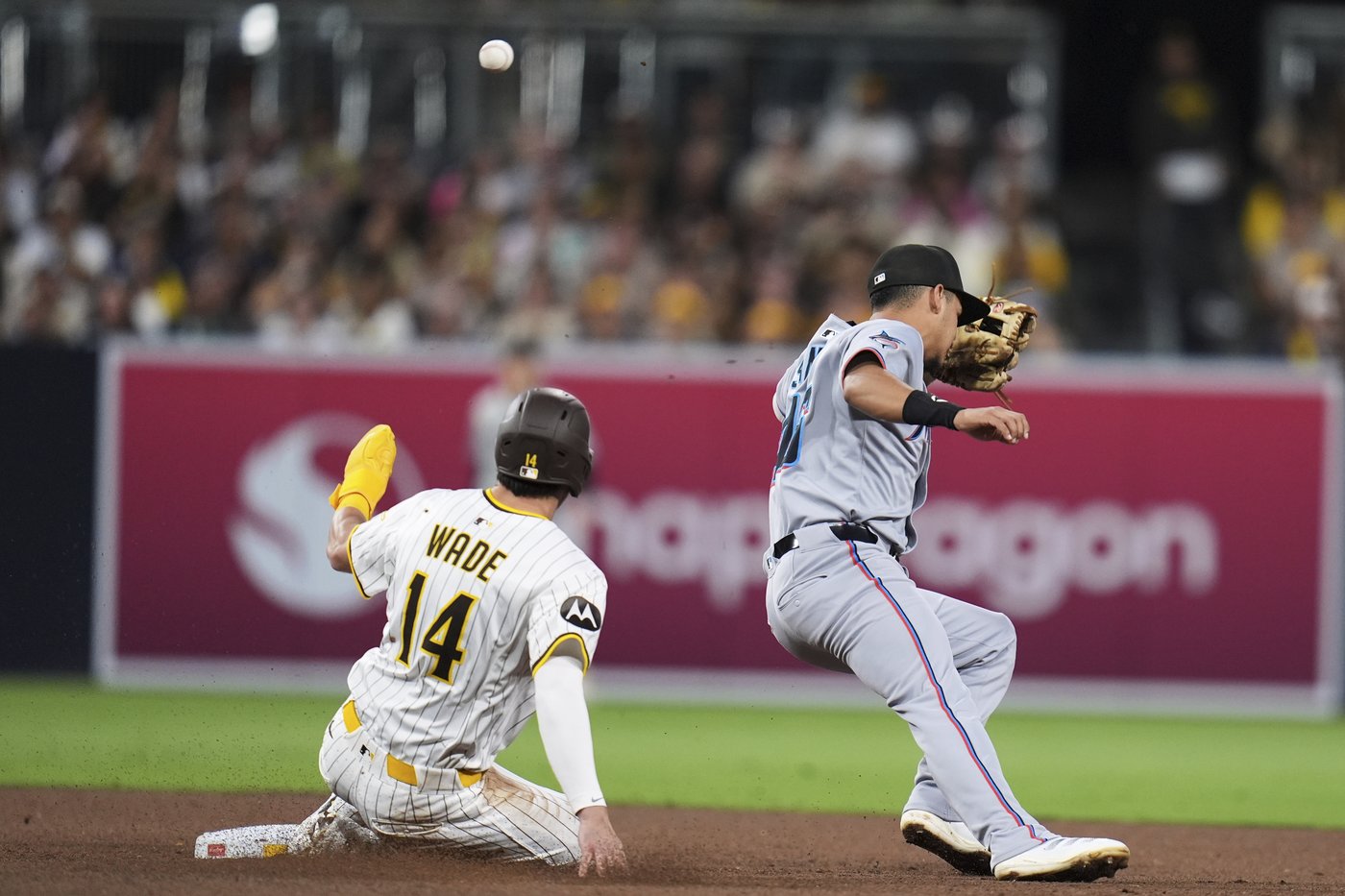 Marlins rookie second baseman Ronny Simón commits 3 errors in 3 innings | iNFOnews.ca