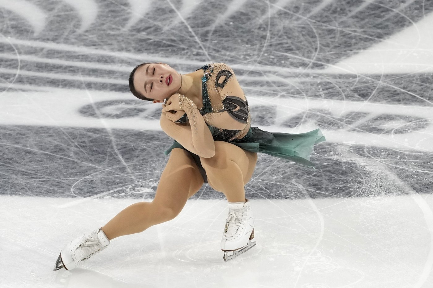 US figure skater Amber Glenn takes the lead at Grand Prix de France | iNFOnews.ca