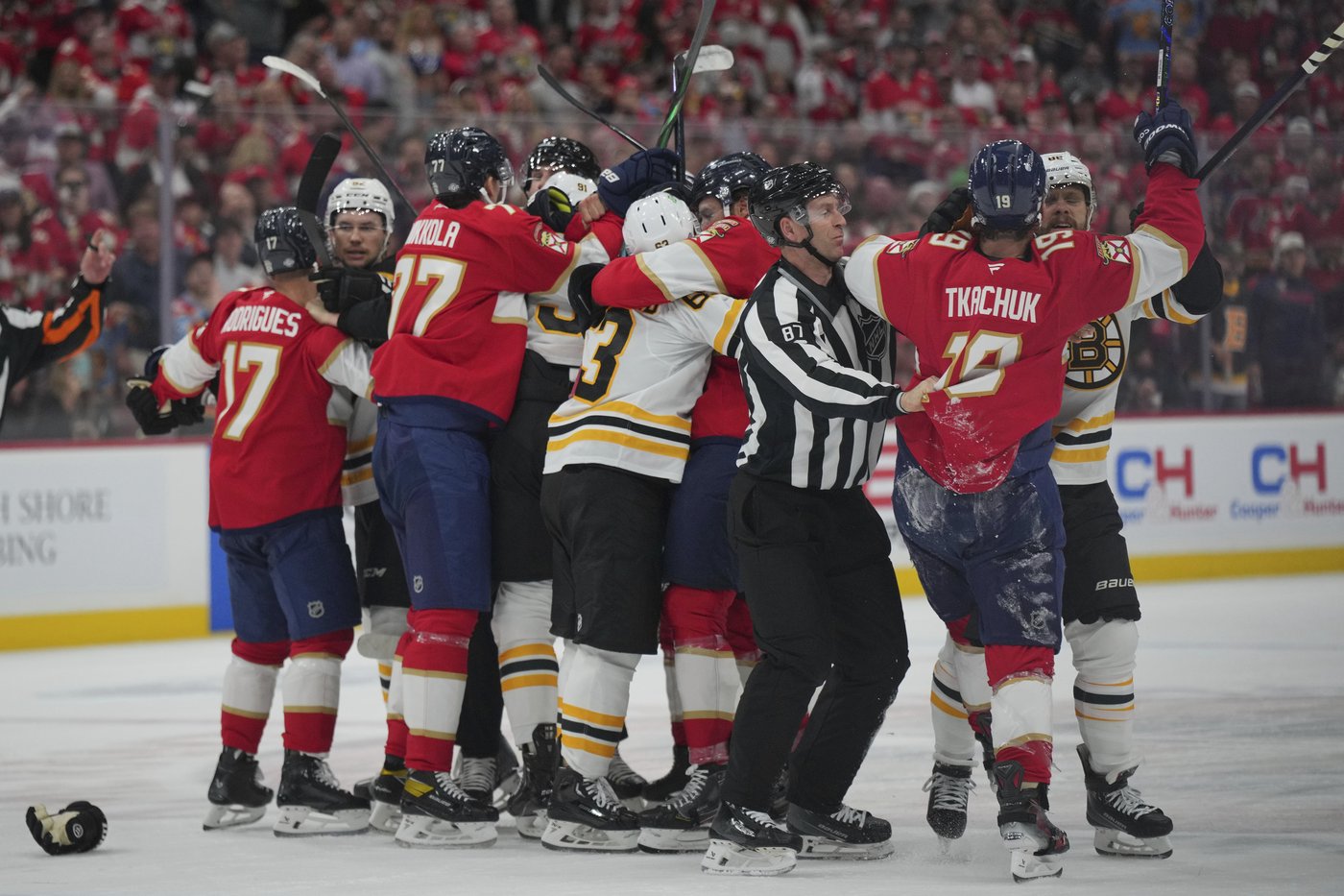 Bennett scores twice, Panthers open their title defense by getting past rival Bruins 6-4 | iNFOnews.ca