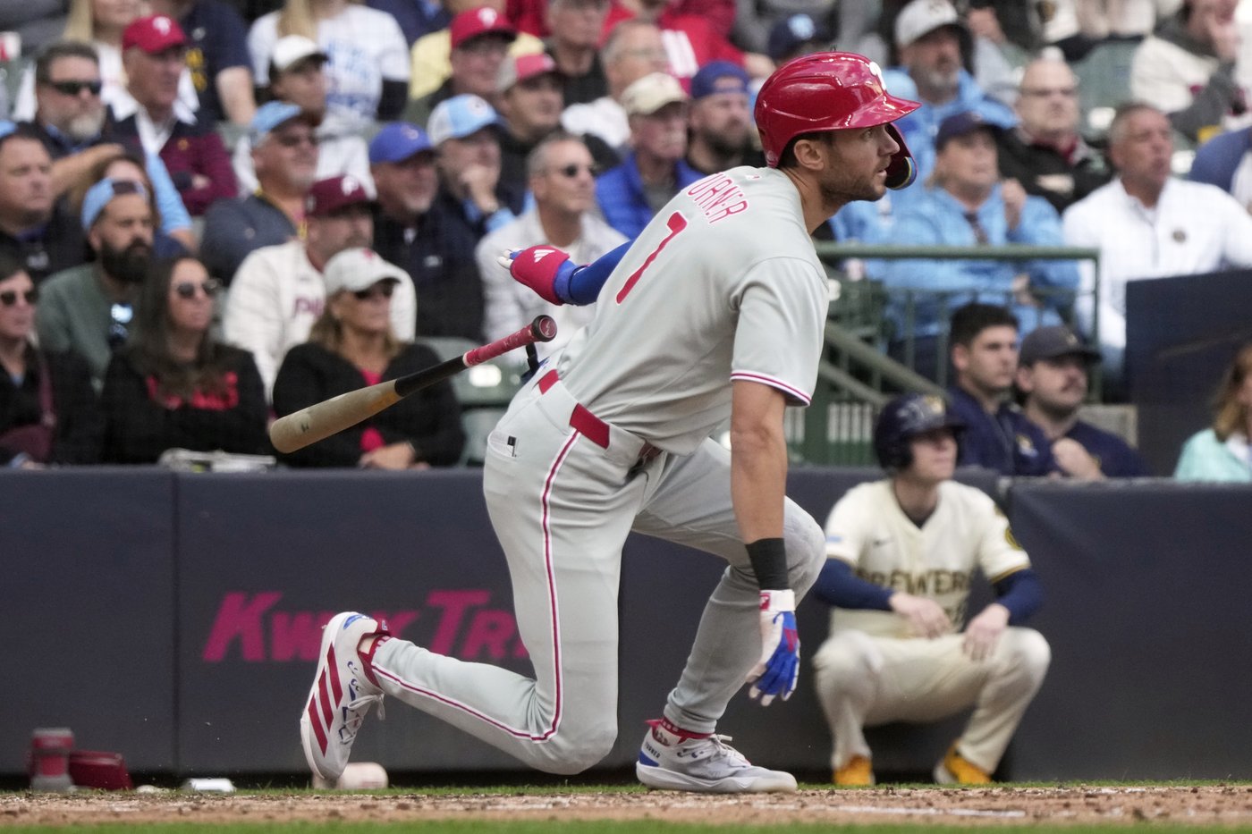 Phillies' Trea Turner leaves game against Marlins because of right hamstring strain, will have MRI | iNFOnews.ca