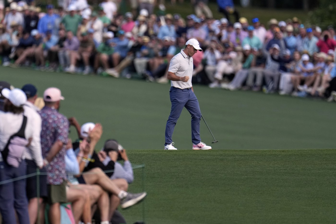 Key hole at the Masters: Rory McIlroy creates some space with the only eagle at No. 15 | iNFOnews.ca