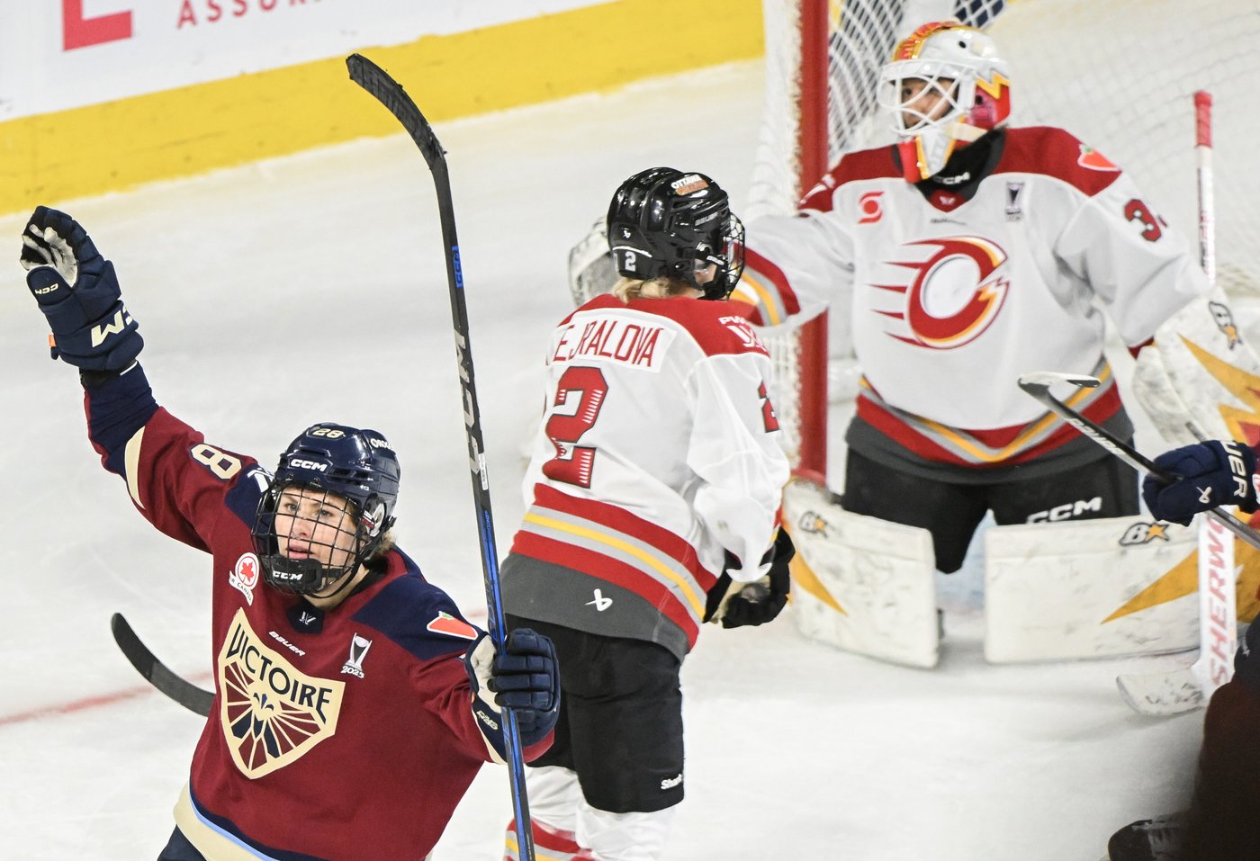 Dubois scores in 4th OT as Victoire outlast Charge 3-2 to tie series 1-1 | iNFOnews.ca Dubois scores in 4th OT as Victoire outlast Charge 3-2 to tie series 1-1 | iNFOnews.ca