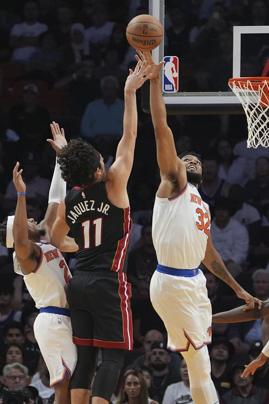 Karl-Anthony Towns scores 44 points, Knicks rally in 2nd half to beat Heat 116-107 | iNFOnews.ca Karl-Anthony Towns scores 44 points, Knicks rally in 2nd half to beat Heat 116-107 | iNFOnews.ca