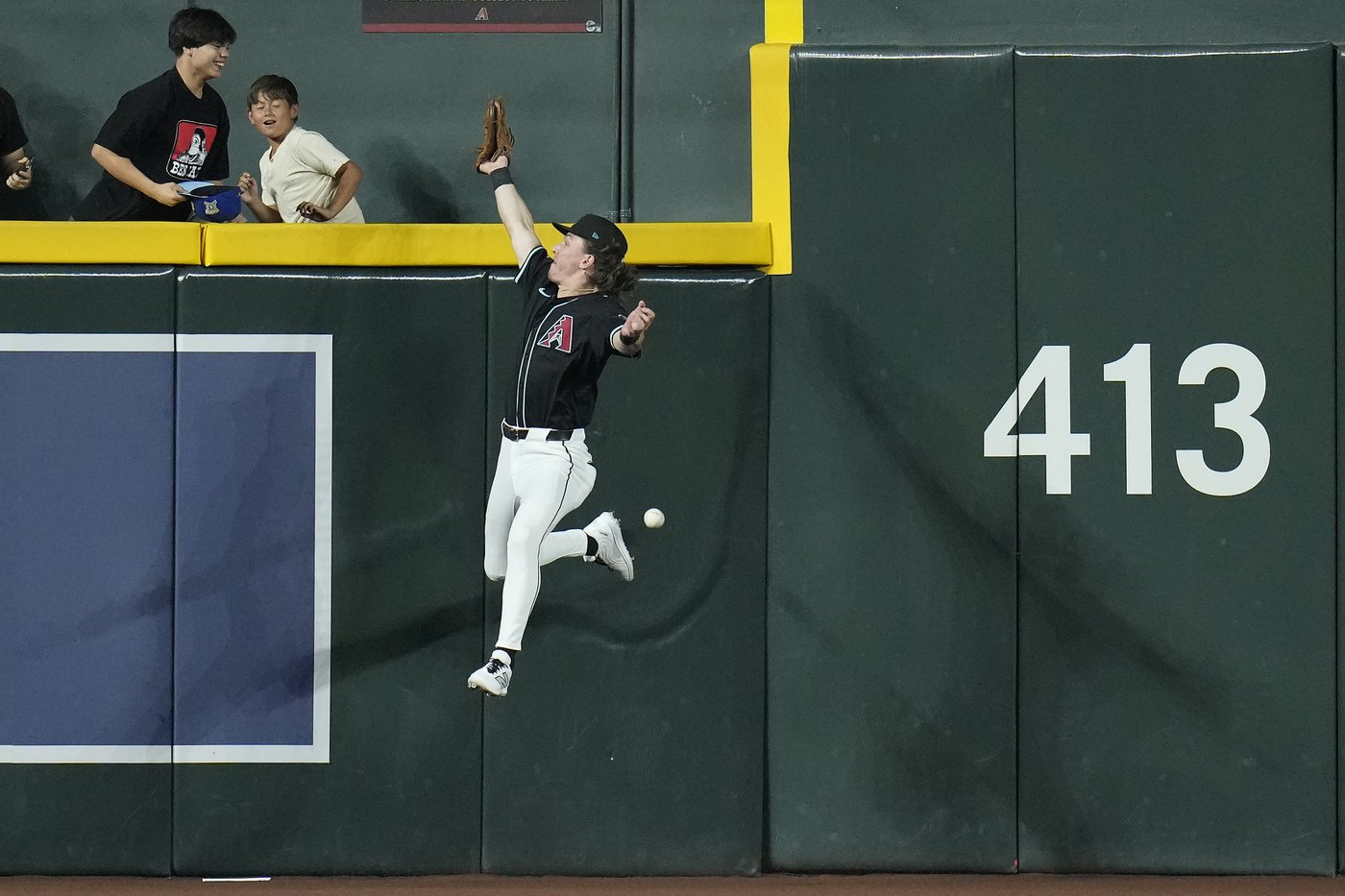 Chapman's inside-the-park HR lifts Giants to 6-3 win, Diamondbacks lose ground in NL playoff race | iNFOnews.ca Chapman's inside-the-park HR lifts Giants to 6-3 win, Diamondbacks lose ground in NL playoff race | iNFOnews.ca