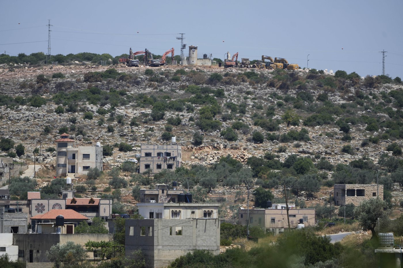 PHOTO COLLECTION: Palestinians in the West Bank report an overnight attack by Israeli settlers | iNFOnews.ca PHOTO COLLECTION: Palestinians in the West Bank report an overnight attack by Israeli settlers | iNFOnews.ca