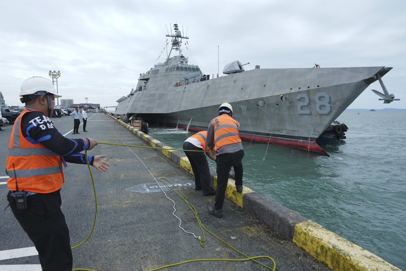 For the first time in 8 years, a US Navy ship makes a port call in Cambodia, a top Chinese ally | iNFOnews.ca For the first time in 8 years, a US Navy ship makes a port call in Cambodia, a top Chinese ally | iNFOnews.ca