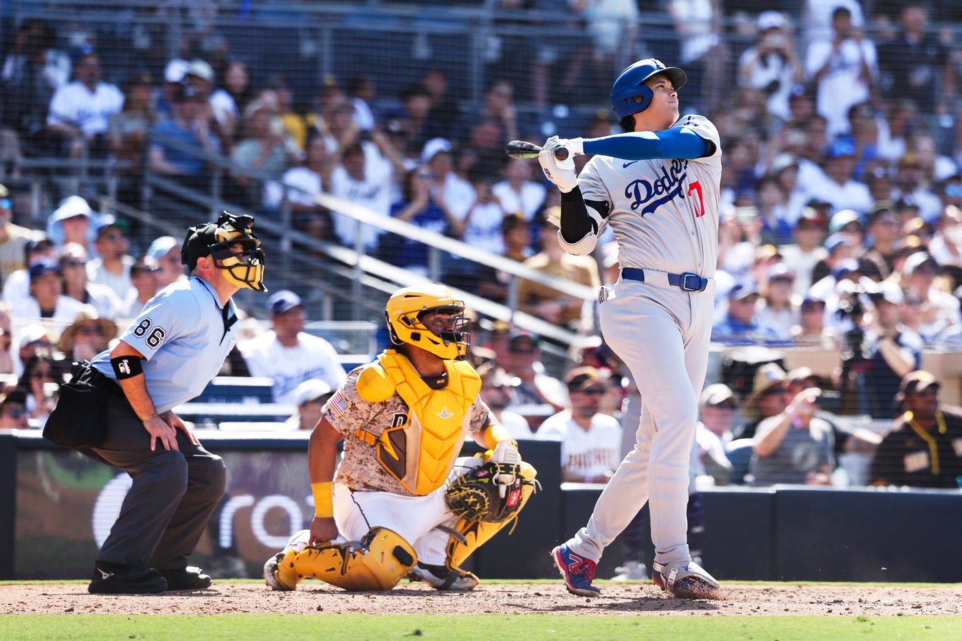 Shohei Ohtani high-fives a heckler after his homer to cap Dodgers' comeback rivalry win over Padres | iNFOnews.ca Shohei Ohtani high-fives a heckler after his homer to cap Dodgers' comeback rivalry win over Padres | iNFOnews.ca