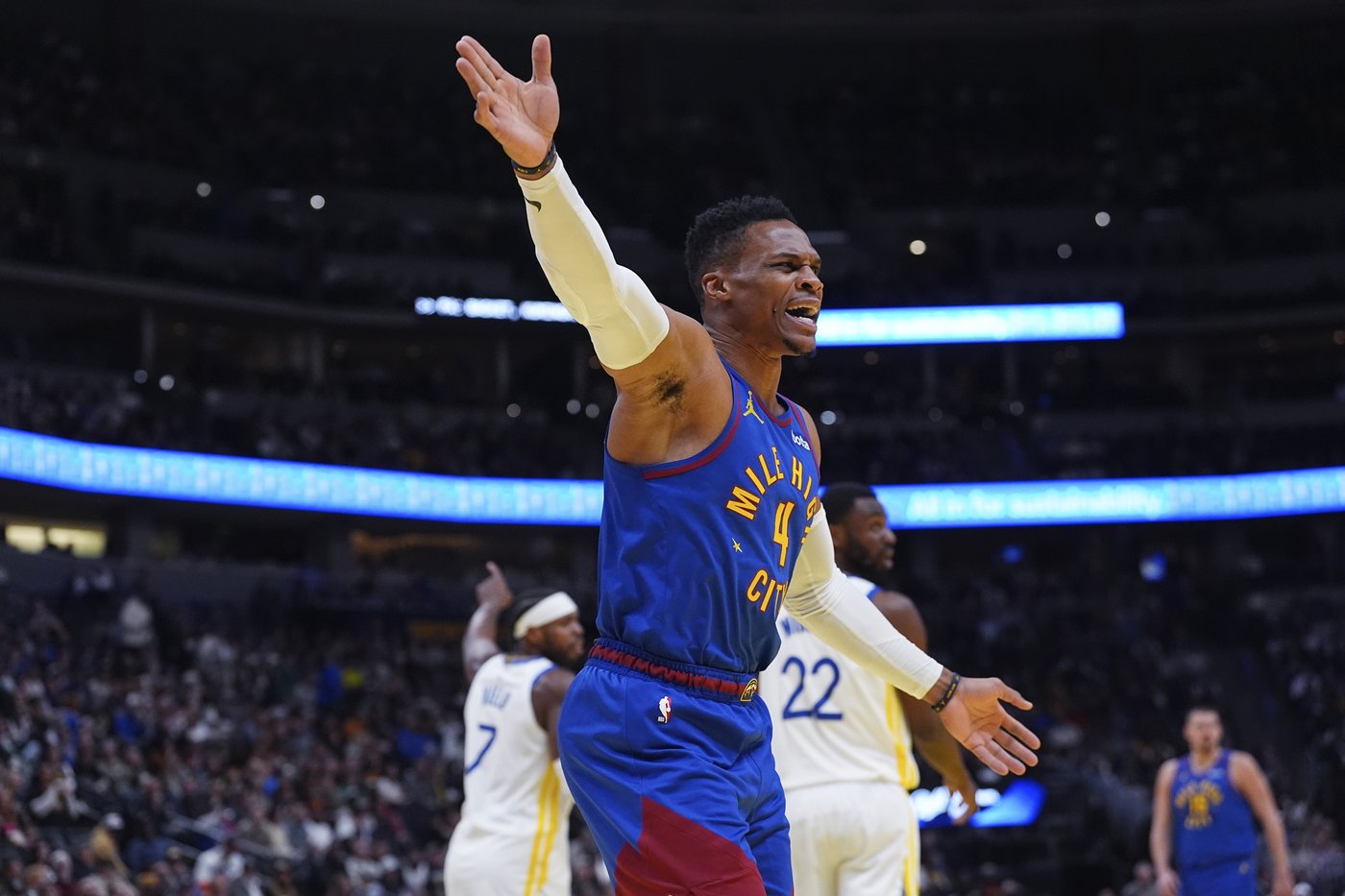 Jokic scores 38 points and helps Nuggets mount a late comeback to beat Warriors 119-115 | iNFOnews.ca