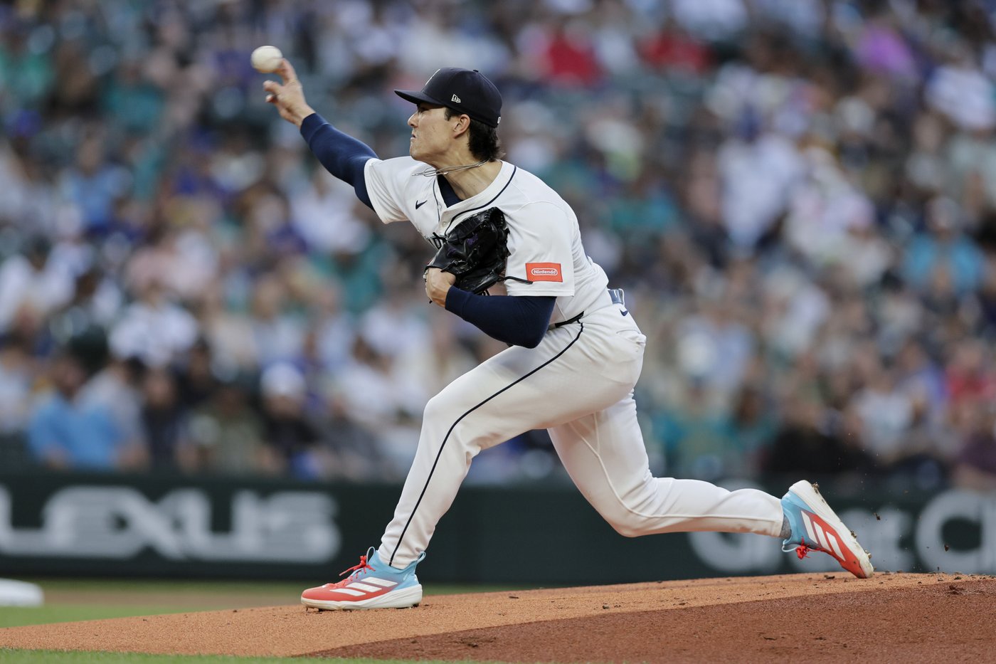 Woo strikes out 13 as Mariners beat Angels 5-3 | iNFOnews.ca