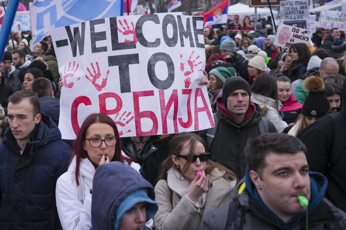 Serbia's protesting students and supporters of the president hold parallel rallies as tensions spike | iNFOnews.ca Serbia's protesting students and supporters of the president hold parallel rallies as tensions spike | iNFOnews.ca