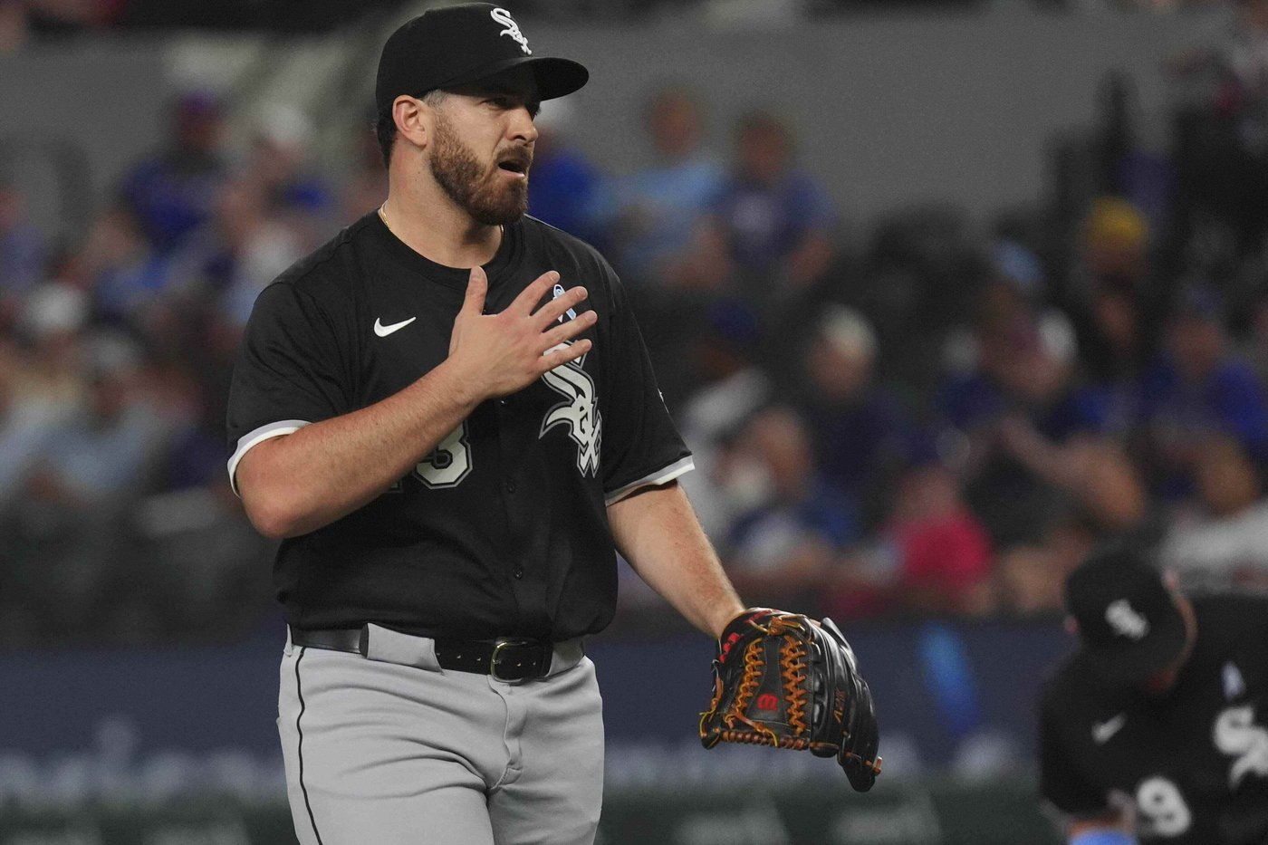 Aaron Civale gets a little wild in White Sox debut after trade from Brewers | iNFOnews.ca Aaron Civale gets a little wild in White Sox debut after trade from Brewers | iNFOnews.ca