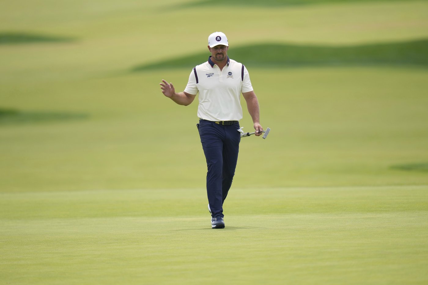 DeChambeau misses cut at US Open, then looks for answers in the rain | iNFOnews.ca
