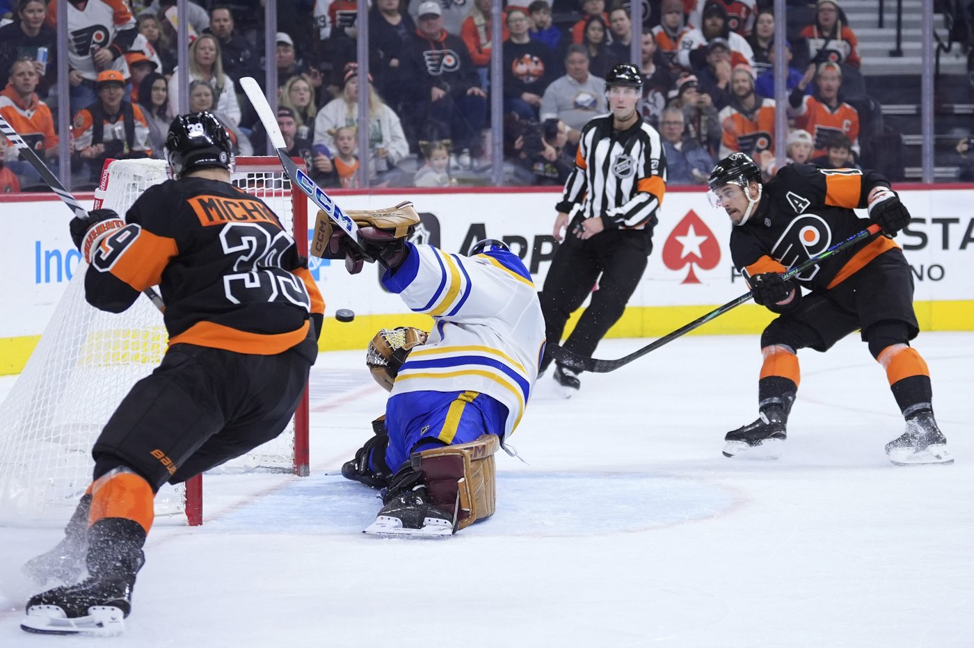Travis Konecny scores twice to lift the Flyers over the Sabres 5-2 | iNFOnews.ca