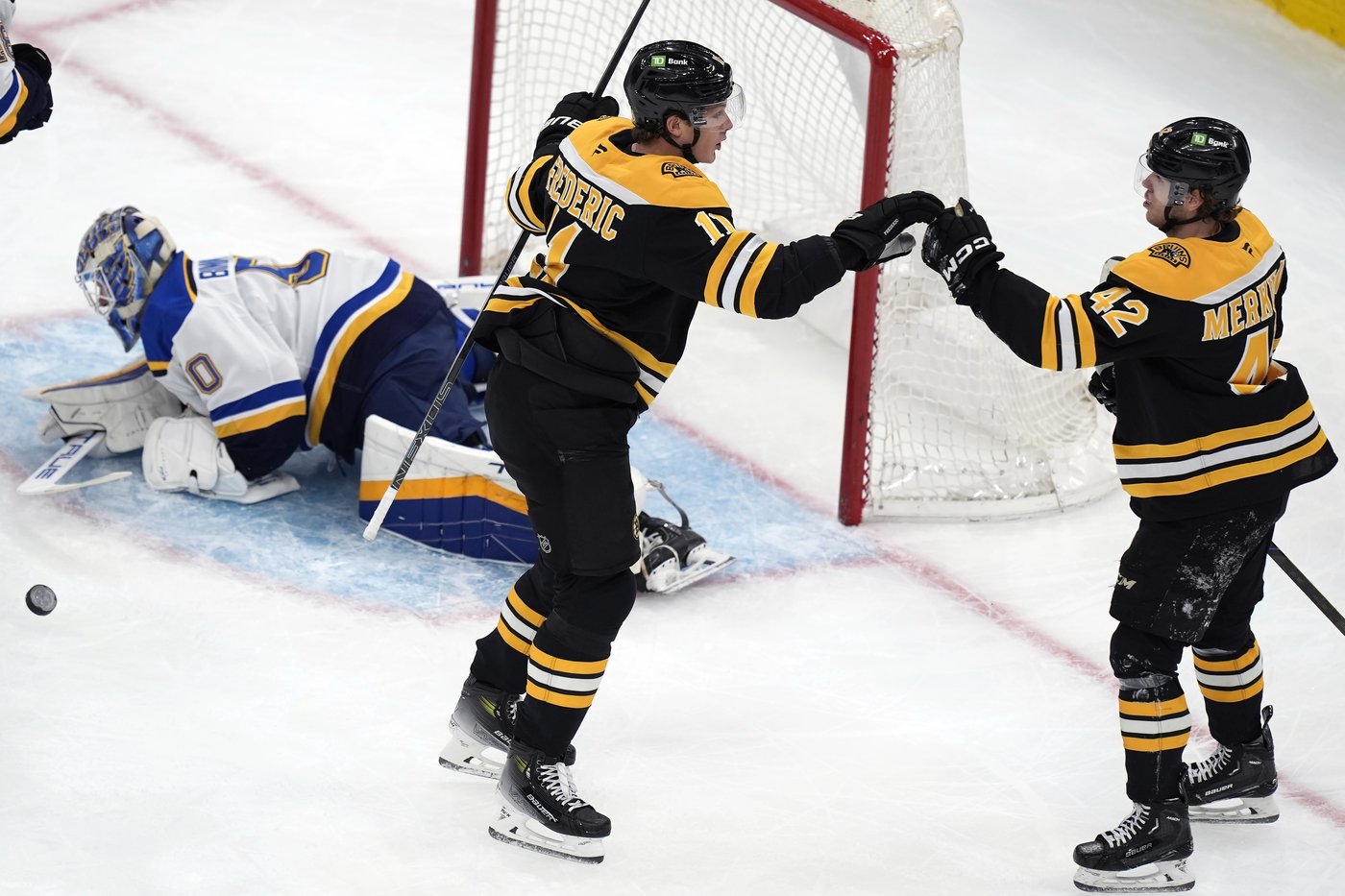 Brayden Schenn scores OT winner to lift the Blues over the Bruins, 3-2 | iNFOnews.ca
