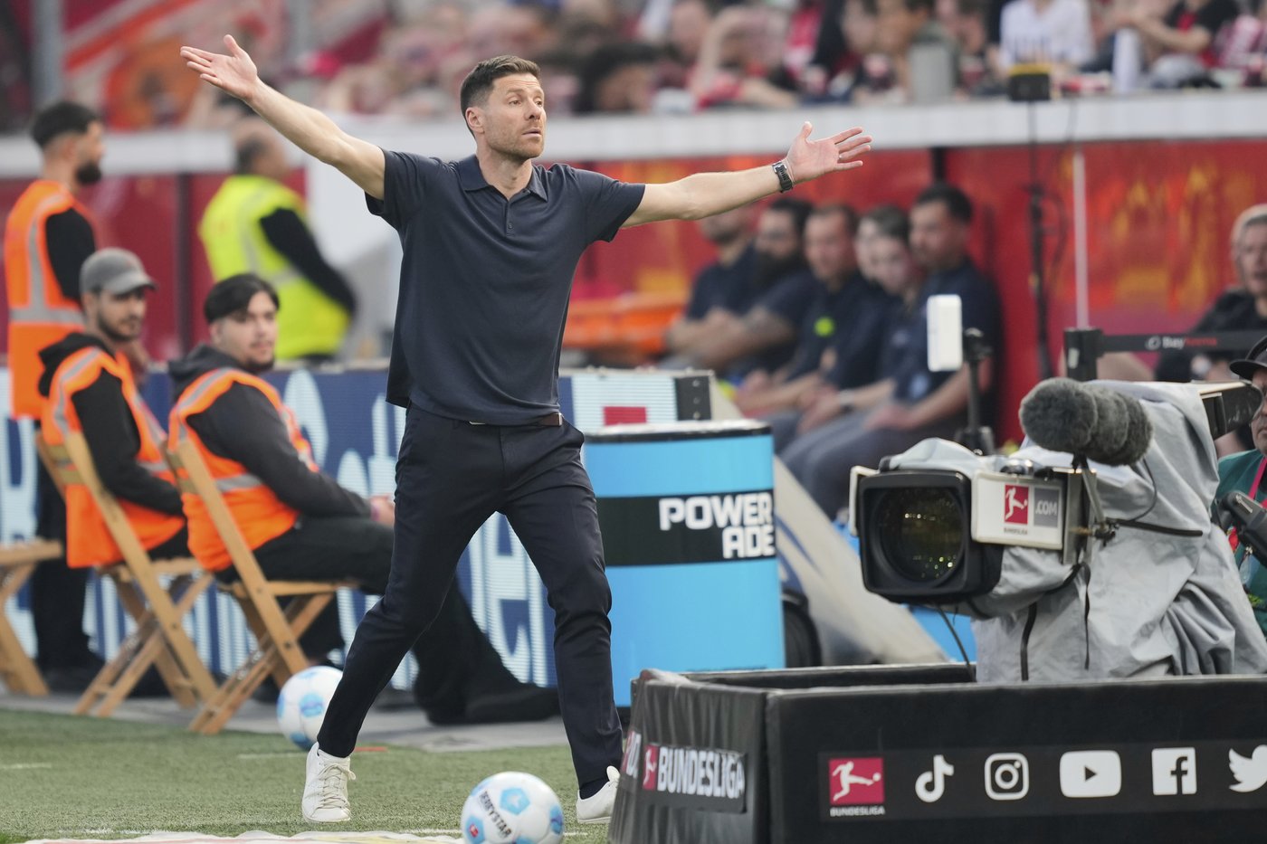 Bayern spurns chance to go 8 points clear in Bundesliga as Dortmund draws 'Klassiker' 2-2 | iNFOnews.ca