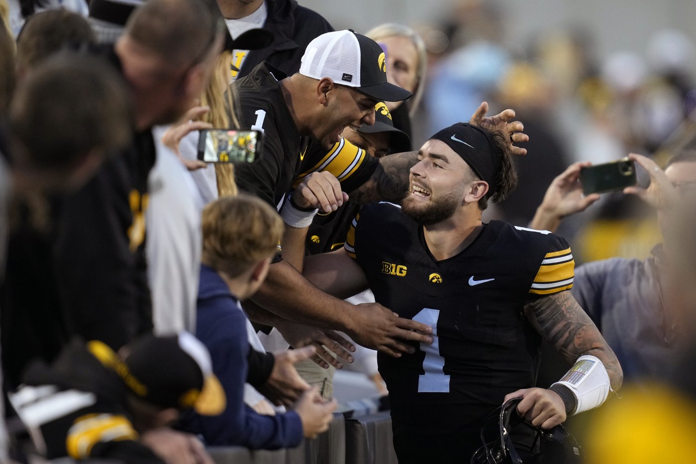 Wisconsin and Iowa meet with bowl eligibility on the line; Hawkeyes to start Brendan Sullivan at QB | iNFOnews.ca