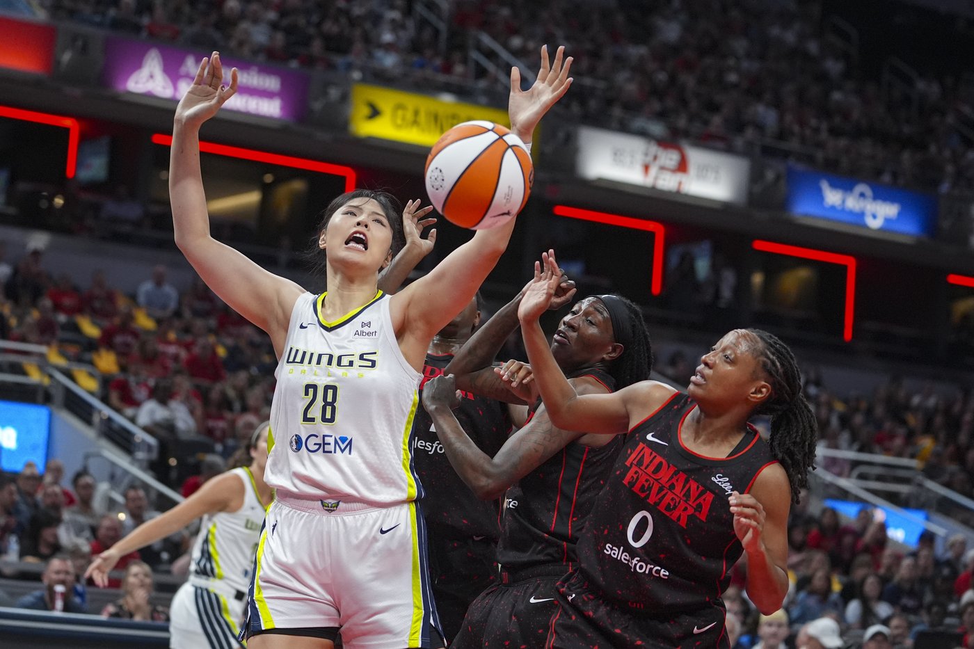 Wings center Li Yueru is out for the season after spraining a knee ligament | iNFOnews.ca