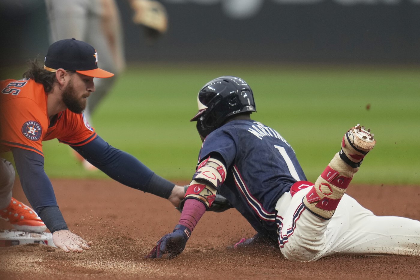 Peña extends hitting streak to 12 games, Gordon gets 1st win in majors as Astros beat Guardians 4-2 | iNFOnews.ca Peña extends hitting streak to 12 games, Gordon gets 1st win in majors as Astros beat Guardians 4-2 | iNFOnews.ca