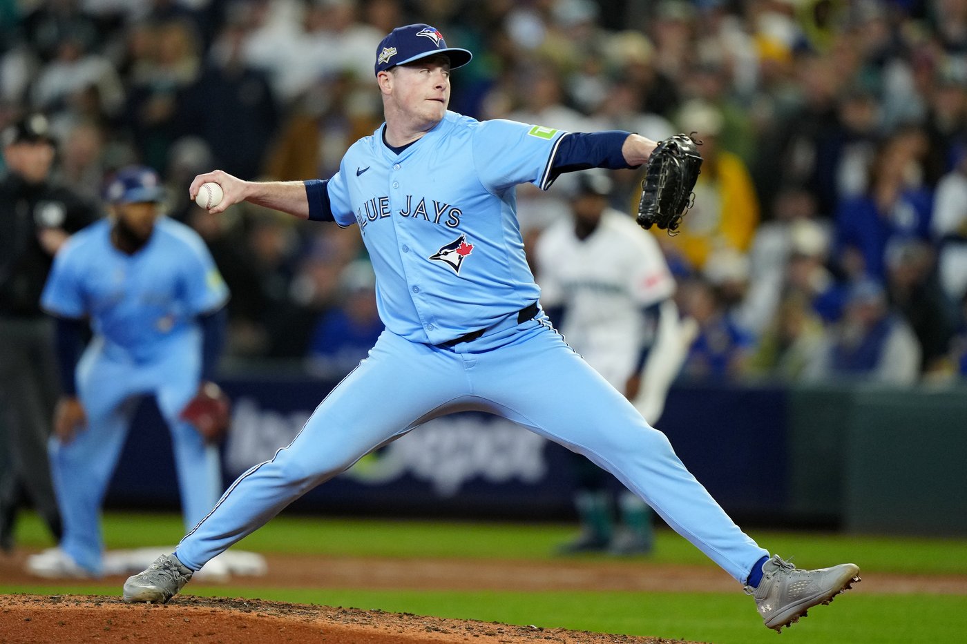 Photo Gallery: Mariners take 3-2 lead in ALCS with 6-2 win in Game 5 | iNFOnews.ca