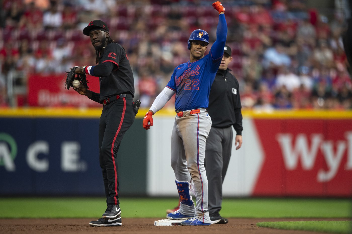 Díaz escapes in 9th inning as Mets hang on to beat Reds 5-4 | iNFOnews.ca