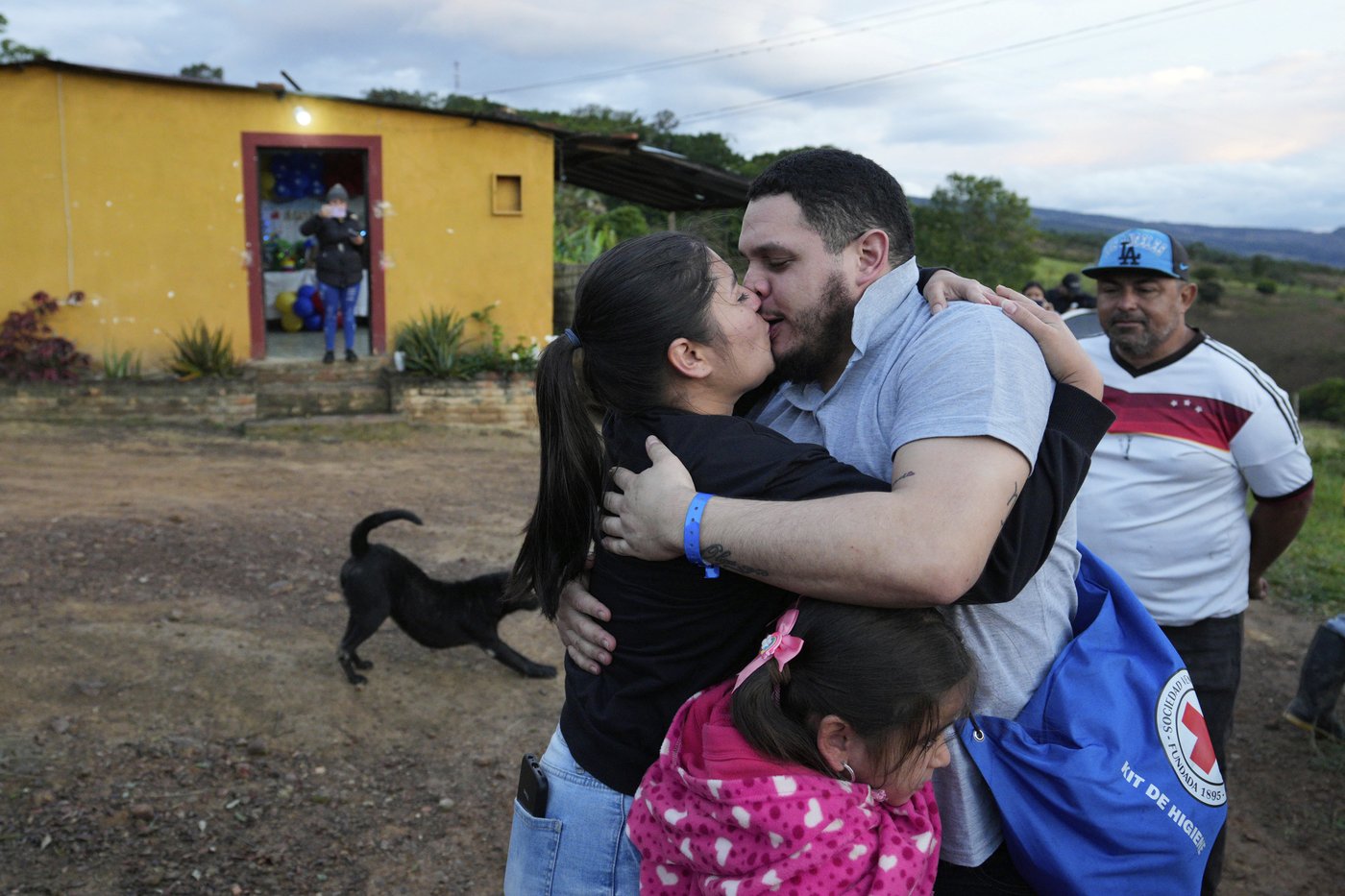 Venezuela's returning migrants allege abuses in El Salvador's 'hell' prison where US sent them | iNFOnews.ca Venezuela's returning migrants allege abuses in El Salvador's 'hell' prison where US sent them | iNFOnews.ca