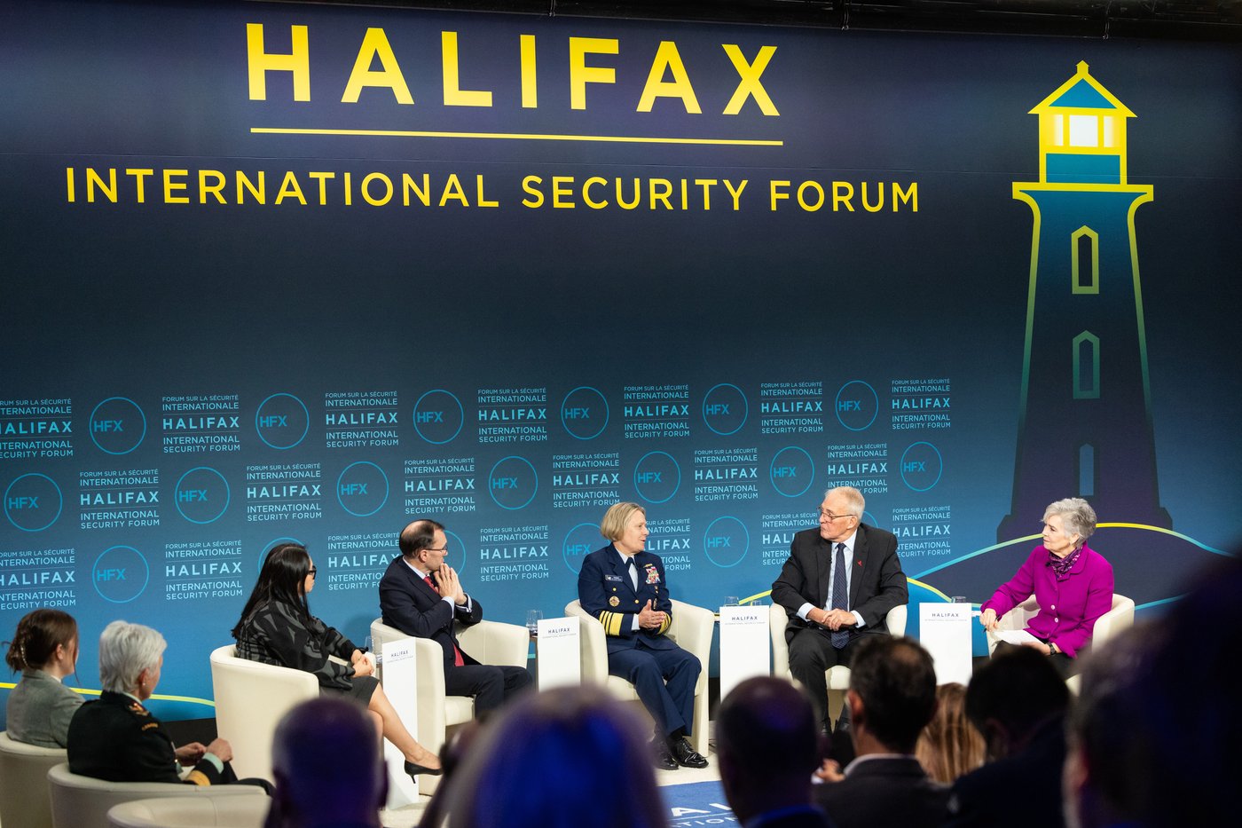 Canada's top general takes on U.S. senator in defending womens' role in combat units | iNFOnews.ca