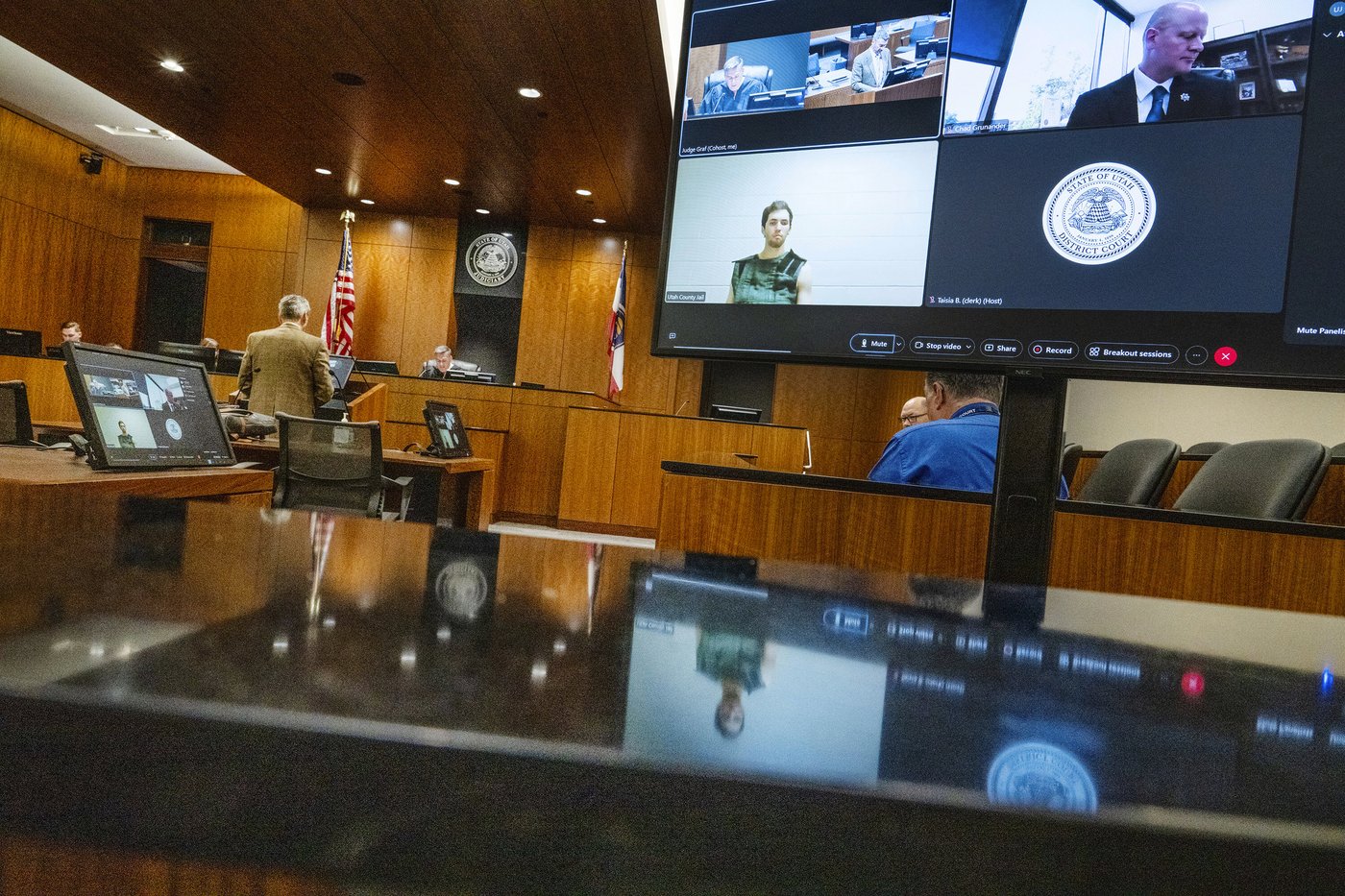 Suspect left note saying he planned to kill Charlie Kirk, later confessed in texts, prosecutor says | iNFOnews.ca