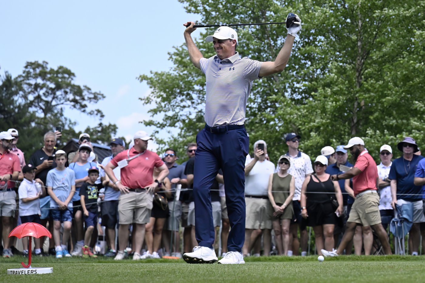 Jordan Spieth withdraws after 13 holes from Travelers with shoulder blade injury | iNFOnews.ca