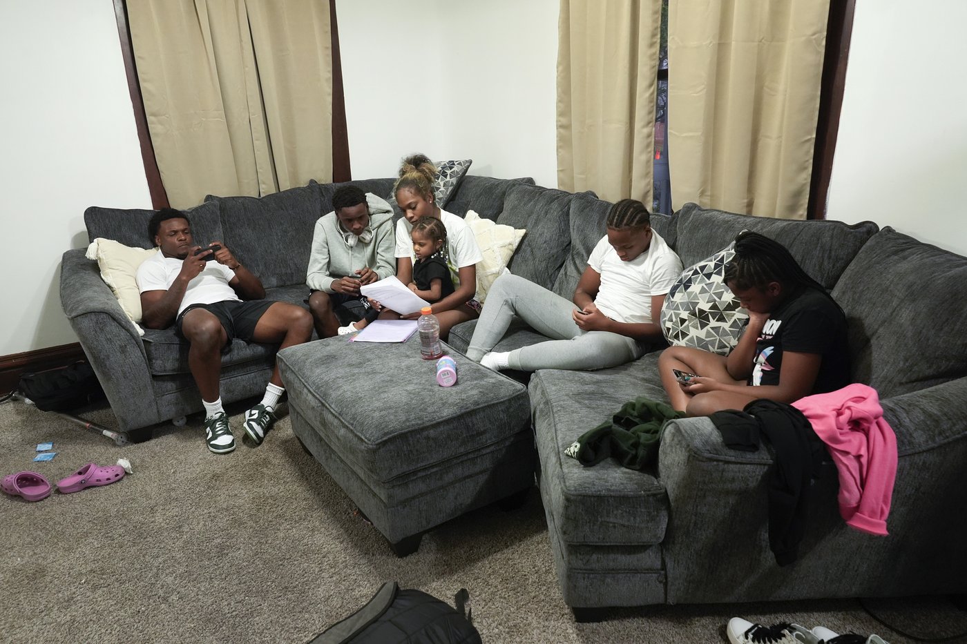 Michigan State football player Armorion Smith heads household with 5 siblings after mother's death | iNFOnews.ca Michigan State football player Armorion Smith heads household with 5 siblings after mother's death | iNFOnews.ca