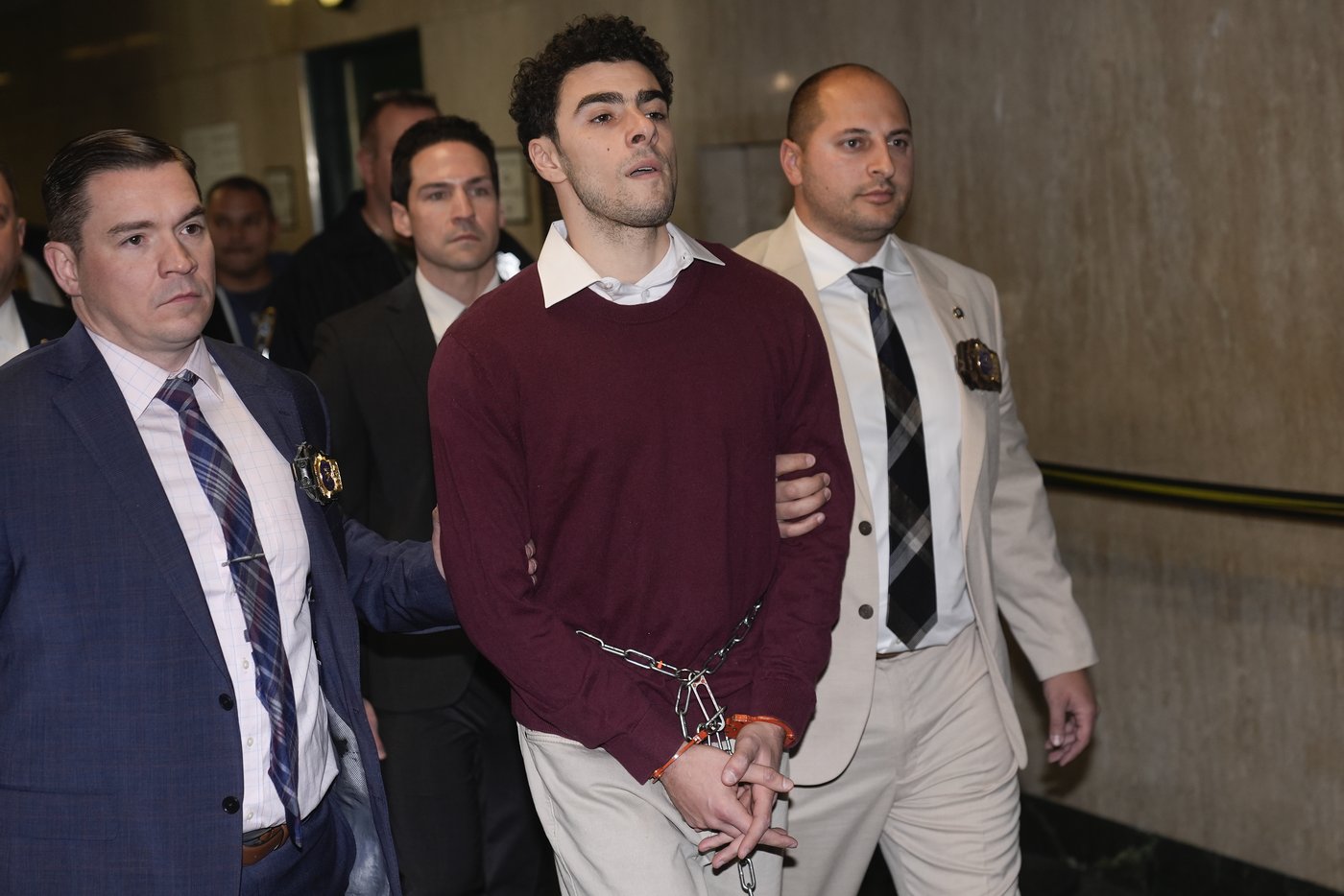 Luigi Mangione pleads not guilty to murder and weapons charges in UnitedHealthcare CEO's death | iNFOnews.ca