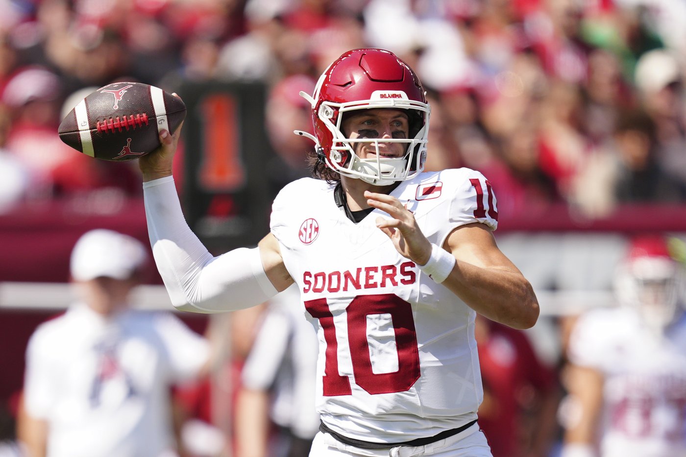 No. 13 Oklahoma dominates Temple 42-3, Mateer shines with 281 yards passing and a 51-yard rushing TD | iNFOnews.ca No. 13 Oklahoma dominates Temple 42-3, Mateer shines with 281 yards passing and a 51-yard rushing TD | iNFOnews.ca