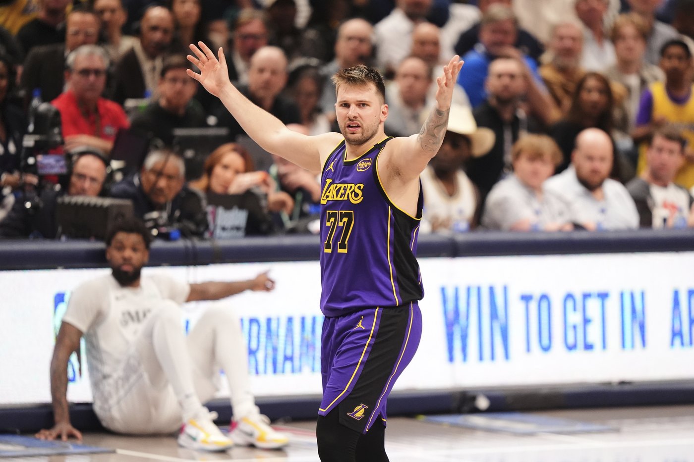 Luka Doncic scores 45 points in Dallas return as Lakers clinch playoff spot with 112-97 win | iNFOnews.ca Luka Doncic scores 45 points in Dallas return as Lakers clinch playoff spot with 112-97 win | iNFOnews.ca