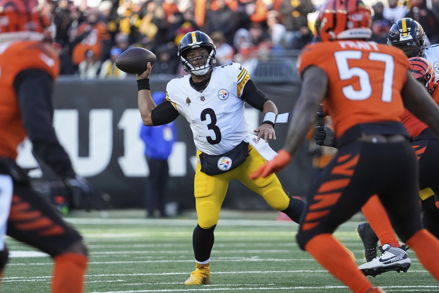 Russell Wilson throws for a season-high 414 yards and 3 TDs as the Steelers top the Bengals 44-38 | iNFOnews.ca Russell Wilson throws for a season-high 414 yards and 3 TDs as the Steelers top the Bengals 44-38 | iNFOnews.ca