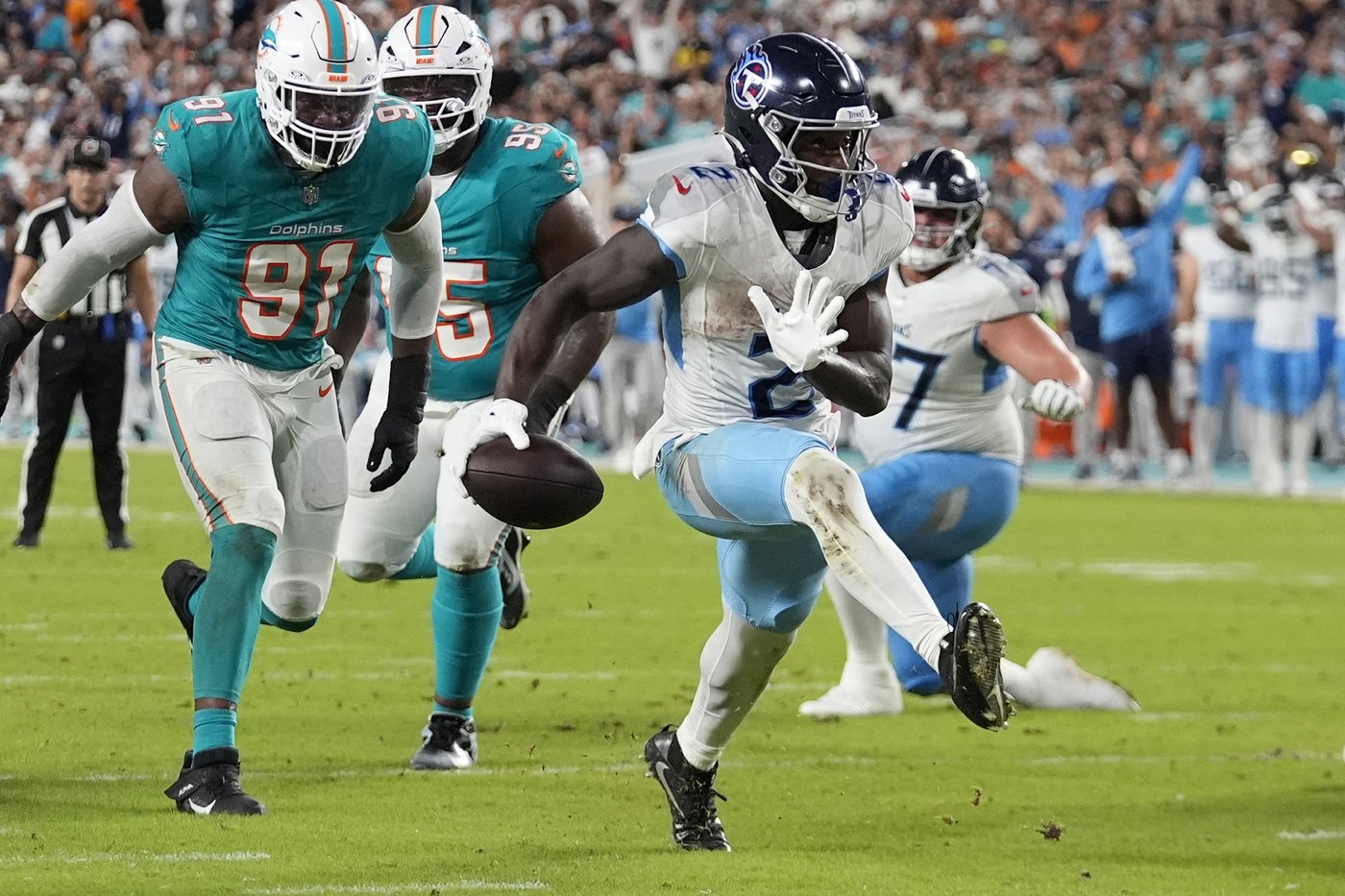Dolphins offense extends difficult start in 31-12 loss to Titans | iNFOnews.ca